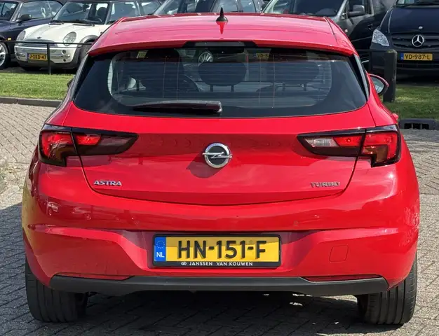 Opel Astra view 6