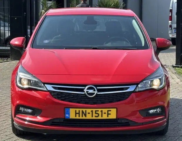 Opel Astra view 2