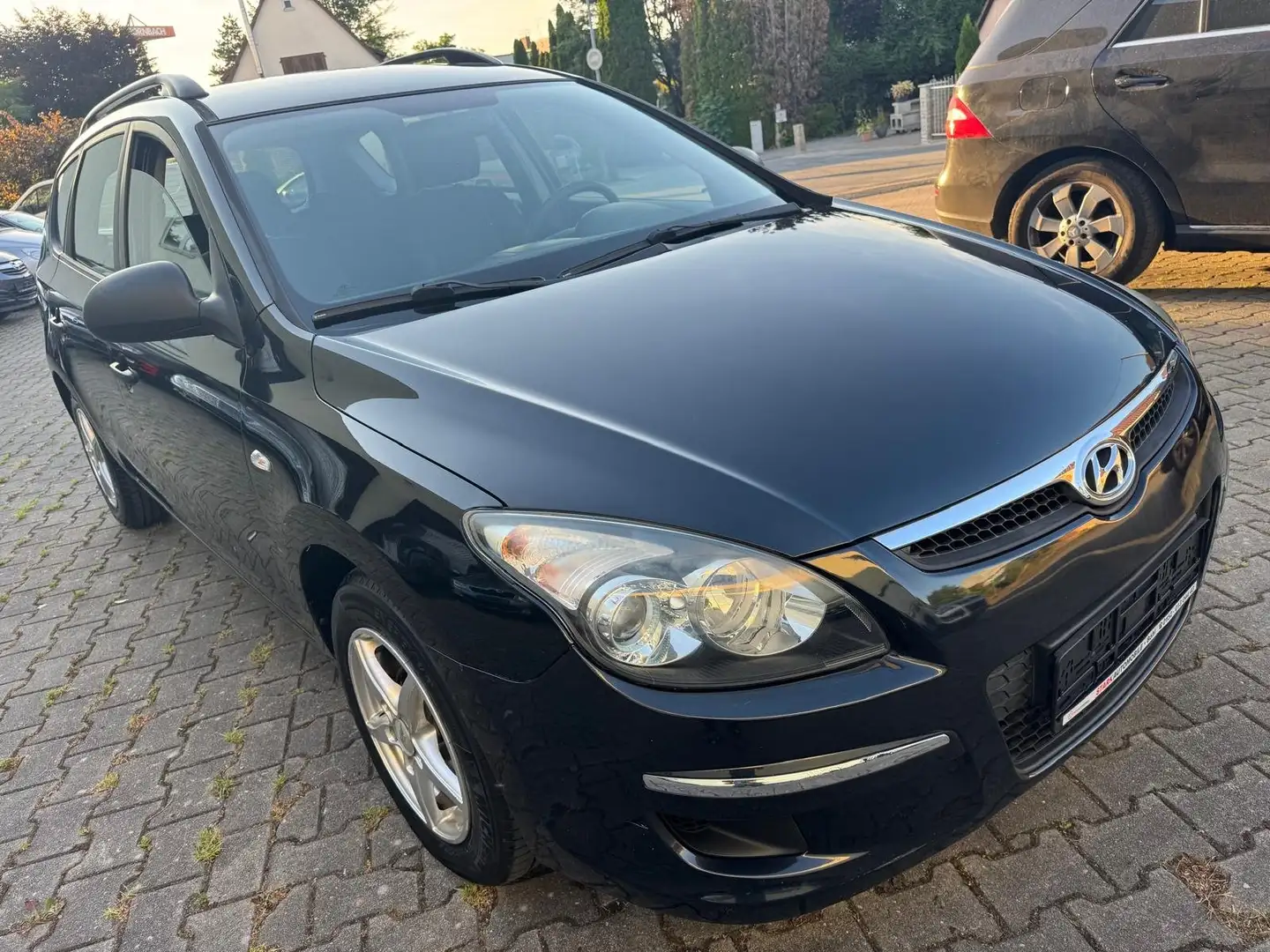 Hyundai i30 i30cw 1.6 Edition Plus Noir - 1