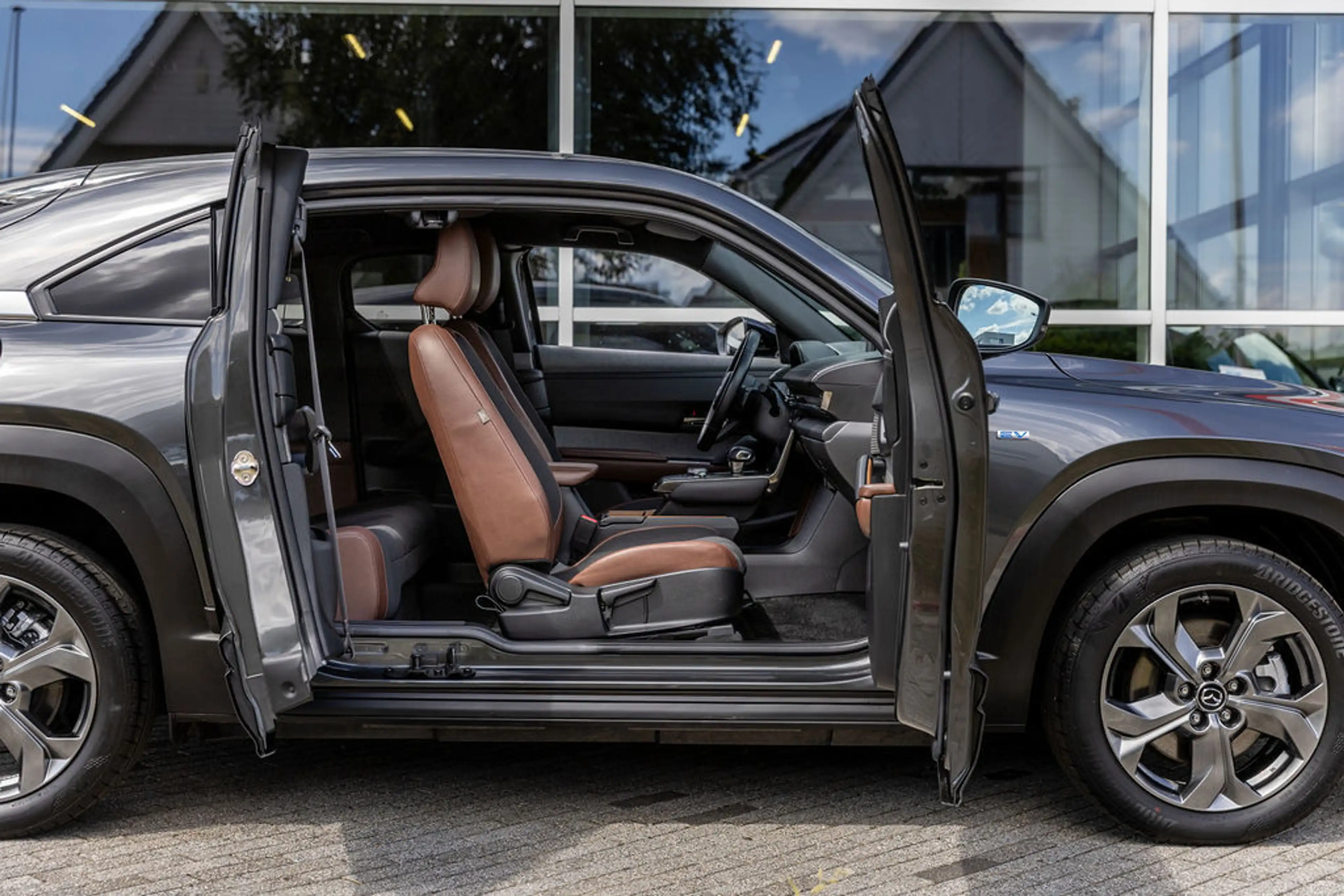 Mazda MX-30 E-SkyActiv EV 145 Advantage 36 kWh — photo 40