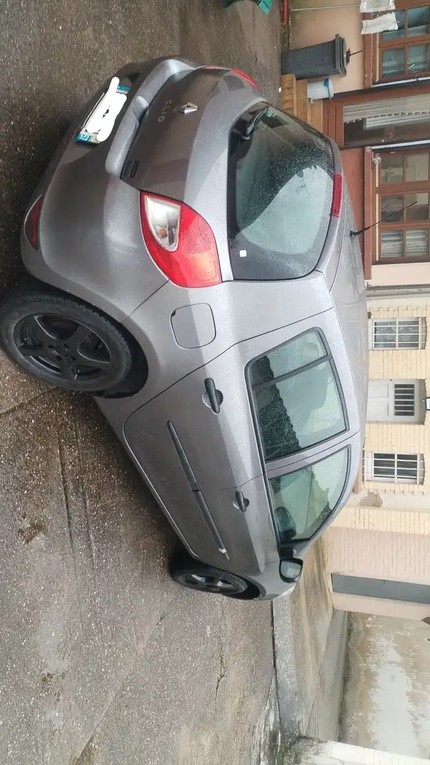 Renault Clio III 1.2 16V 75 Alizé - 2