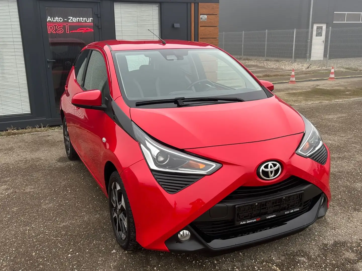 Toyota Sonstige Aygo x-play Team D KLIMA RFK SPH TEMPOMAT Rot - 1