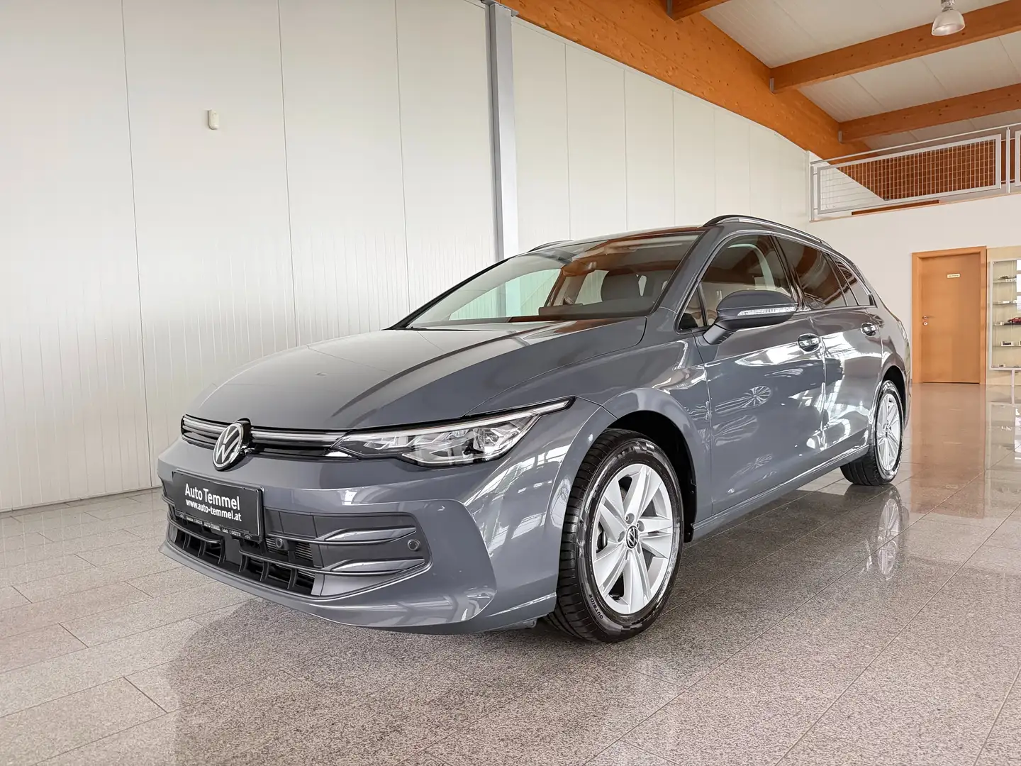 Volkswagen Golf Life TSI Grau - 2