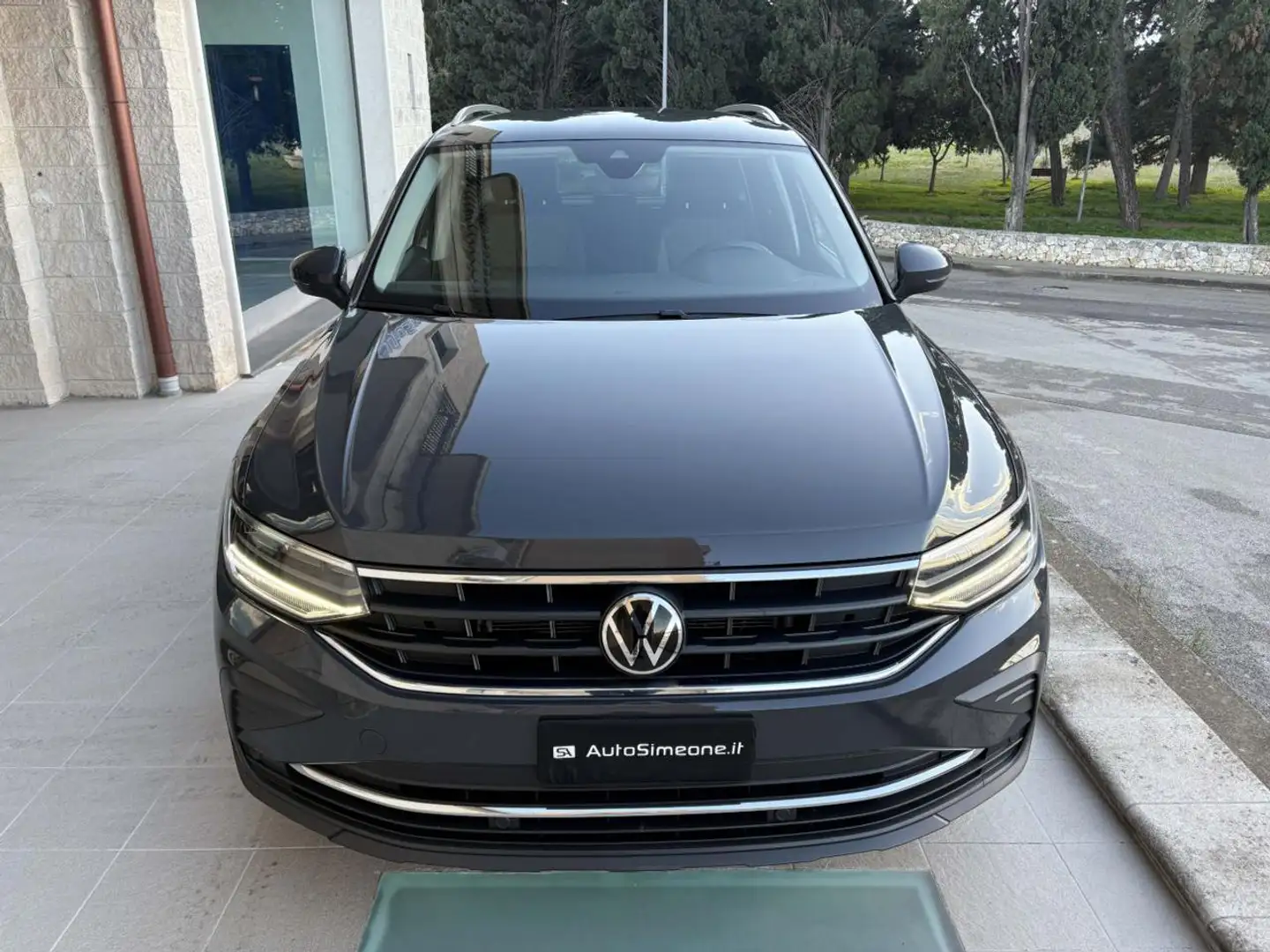 Volkswagen Tiguan 2.0 TDI 150 CV SCR DSG Life Grigio - 2