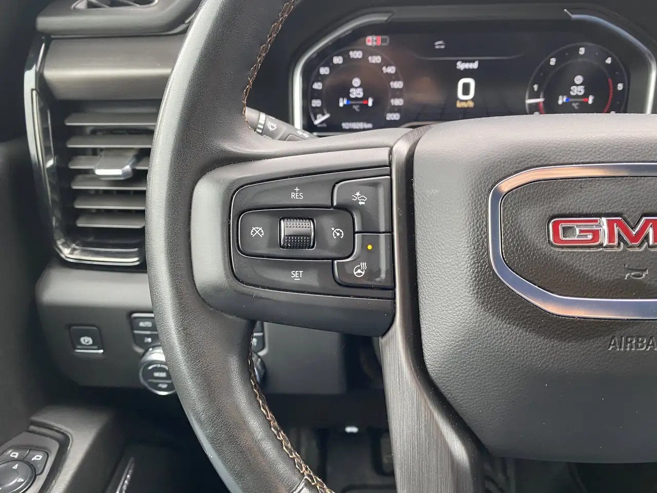 GMC Sierra 3500HD снимка GMC Sierra 3500HD
