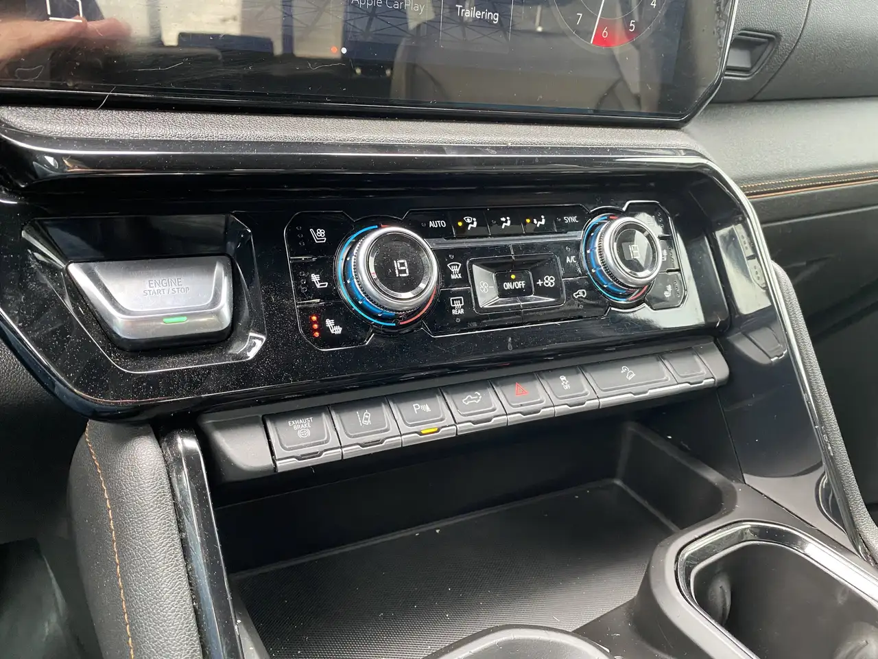 GMC Sierra 3500HD снимка GMC Sierra 3500HD