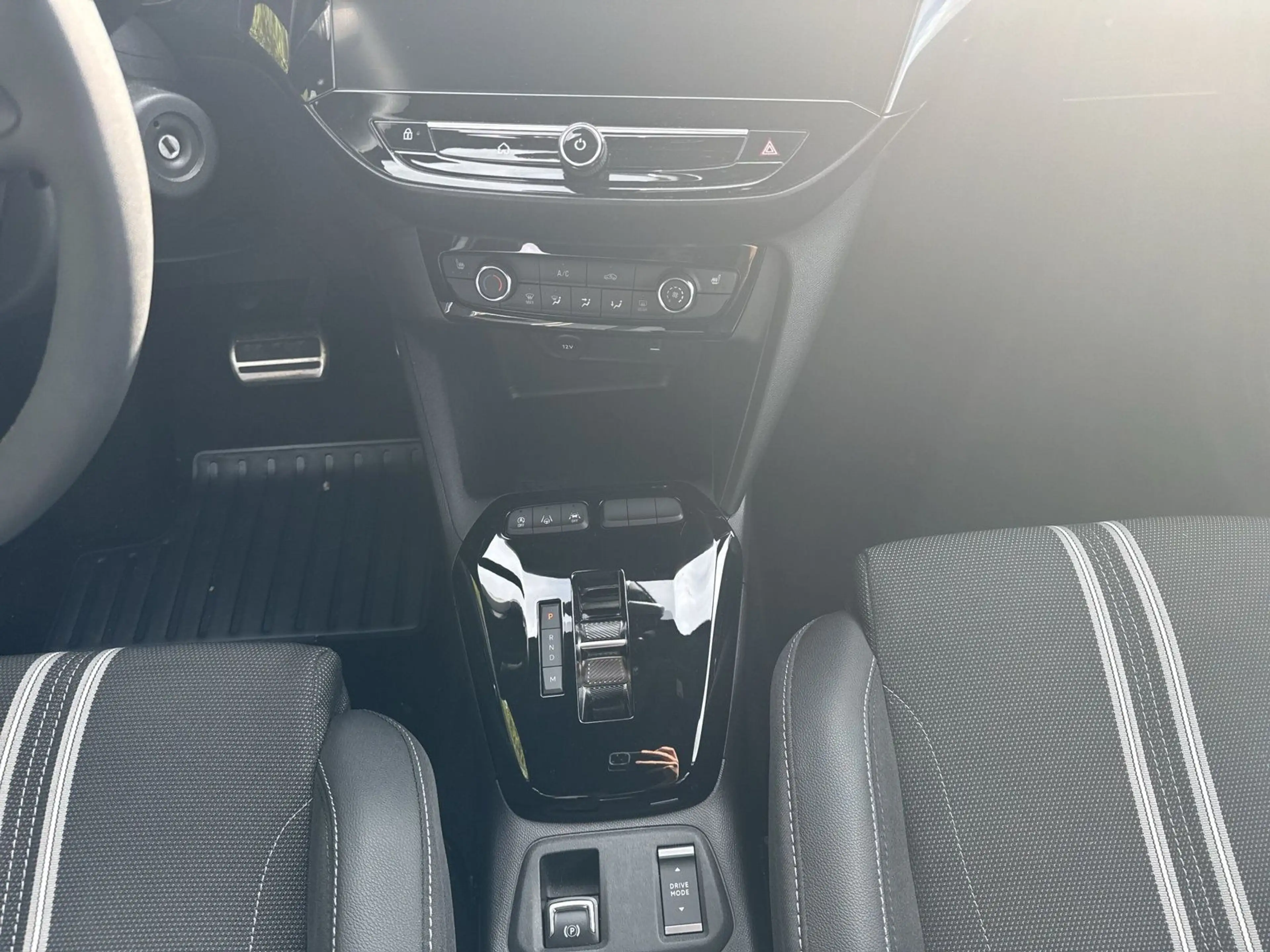 Opel Corsa CORSA F GS 1.2 TURBO S/S 74kWAT8 +CARPLAY+SHZ+LM — photo 14