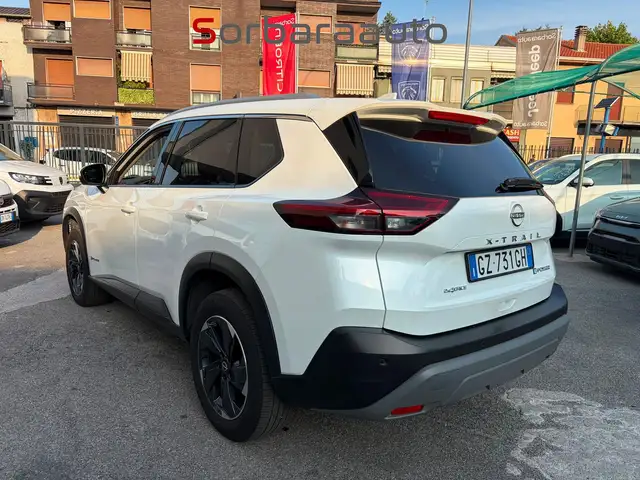 Nissan X-Trail view 3