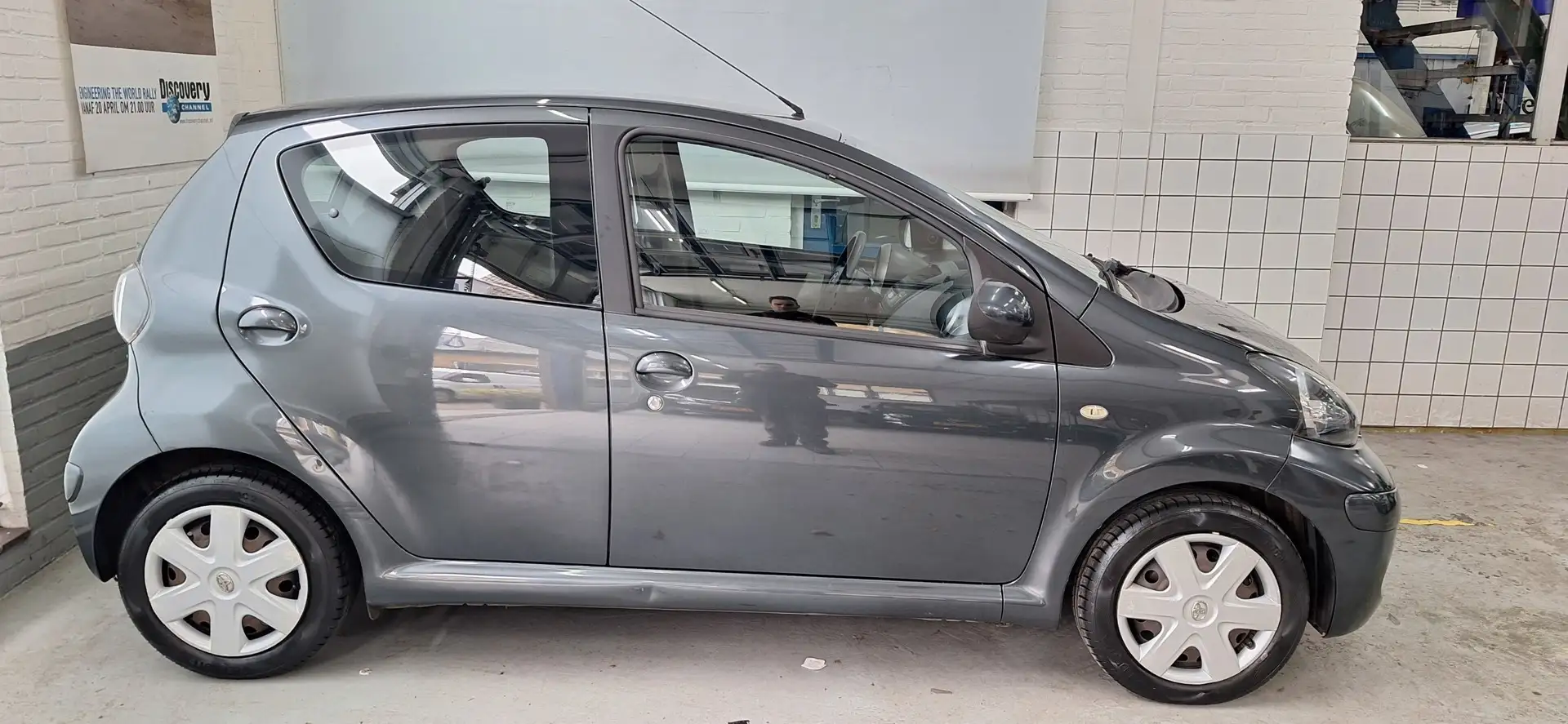 Toyota Aygo 1.0-12V Comfort Šedá - 2