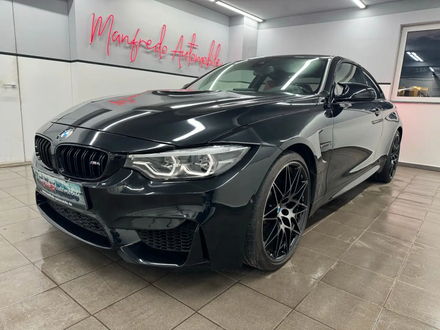 BMW M4 Coupe Competition DKG Facelift Shadow/Carbon Schwarz - 1