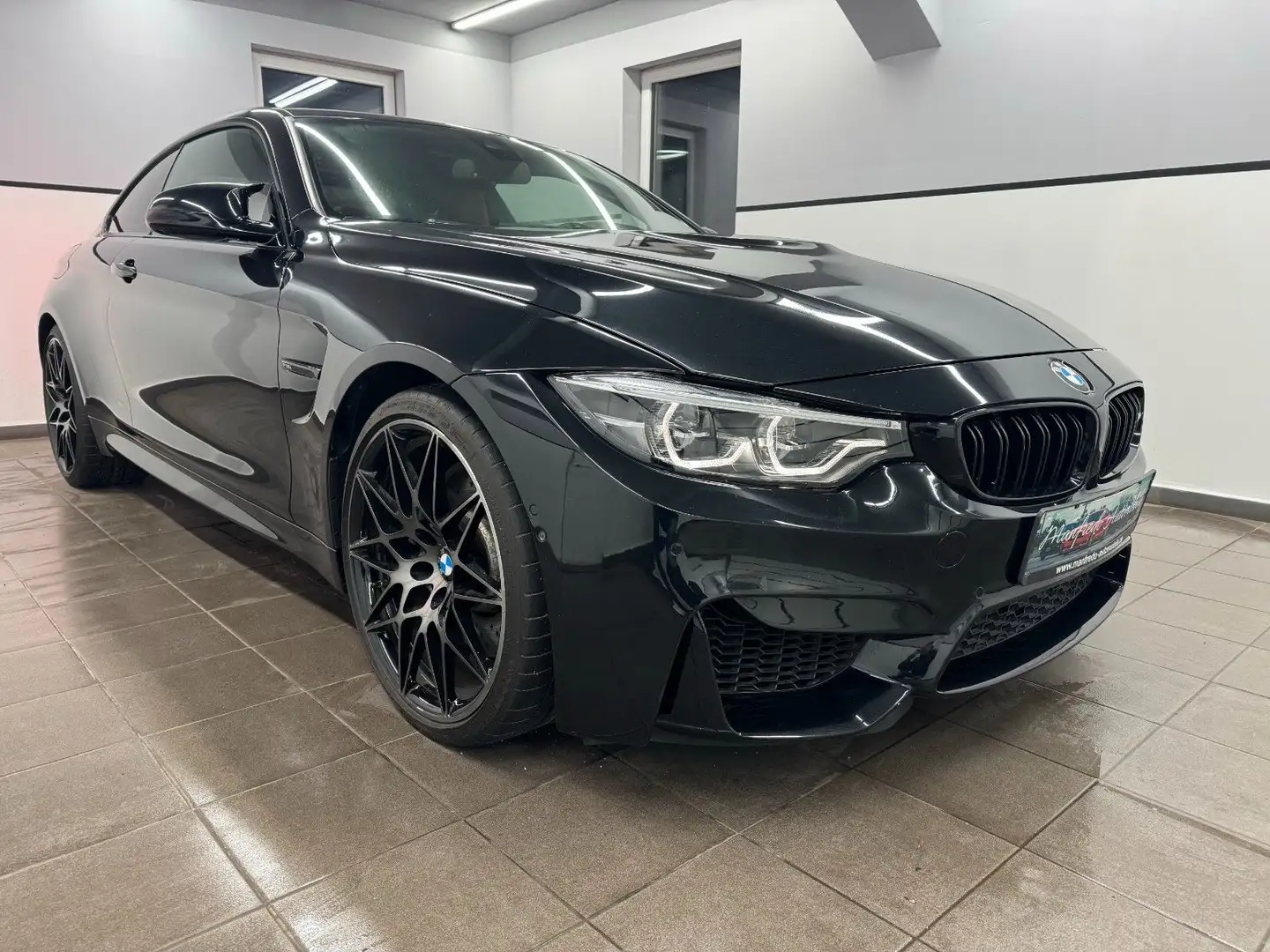 BMW M4 Coupe Competition DKG Facelift Shadow/Carbon Schwarz - 2