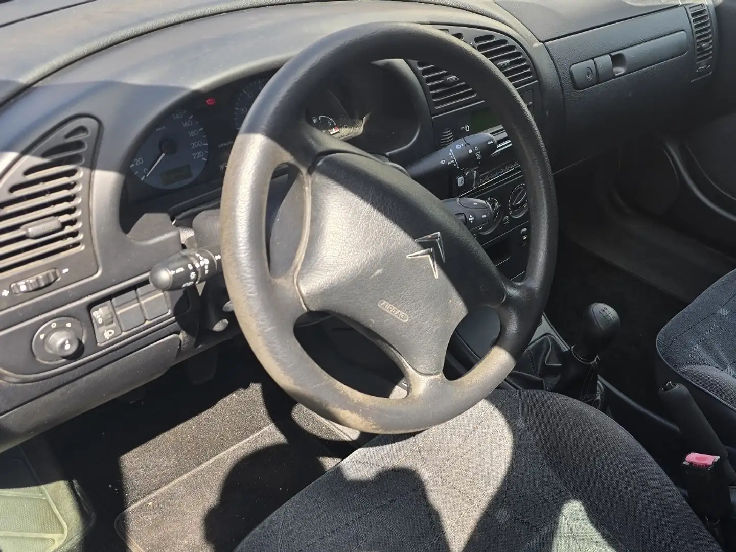 Citroen Xsara 1.4i SX Gris - 1