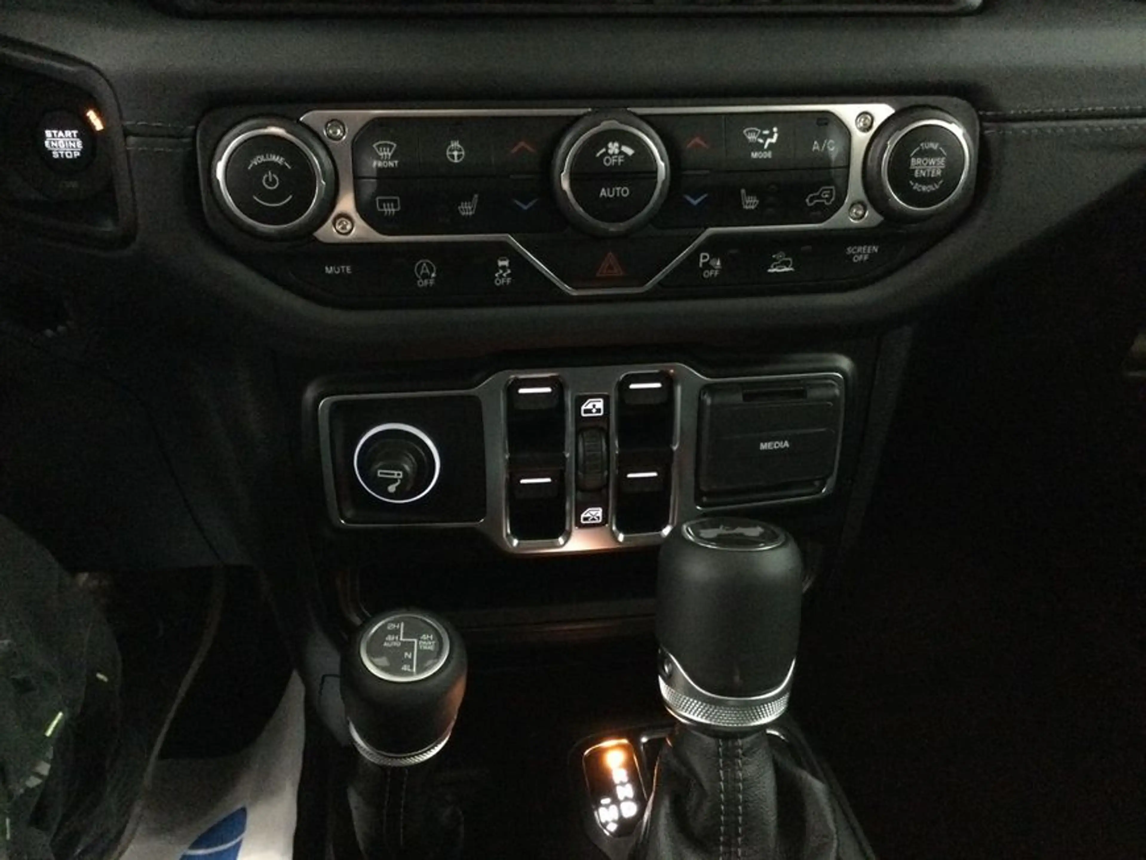 Jeep Wrangler Unlimited 2.0 T-GDI Hardtop AWD Automatik — photo 13