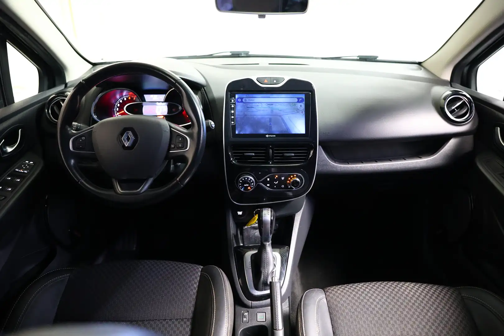 Renault Clio 1.2 TCe Intens AUTOM NAVI KEYLES PDC DAB '18 - 2
