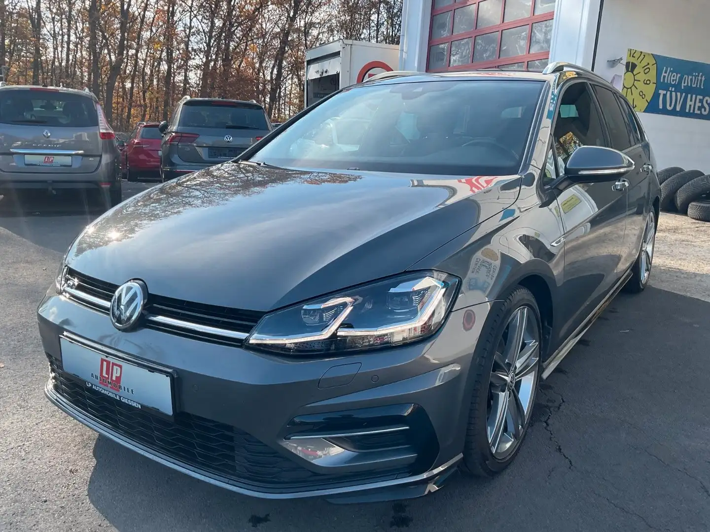 Volkswagen Golf VII Variant 1.5 TSI DSG R-Line LED AHK Grau - 1