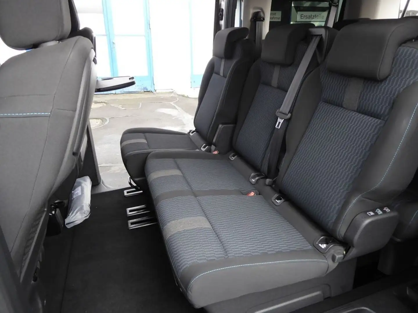 Peugeot Traveller BlueHDi 150 Active Argintiu - 2
