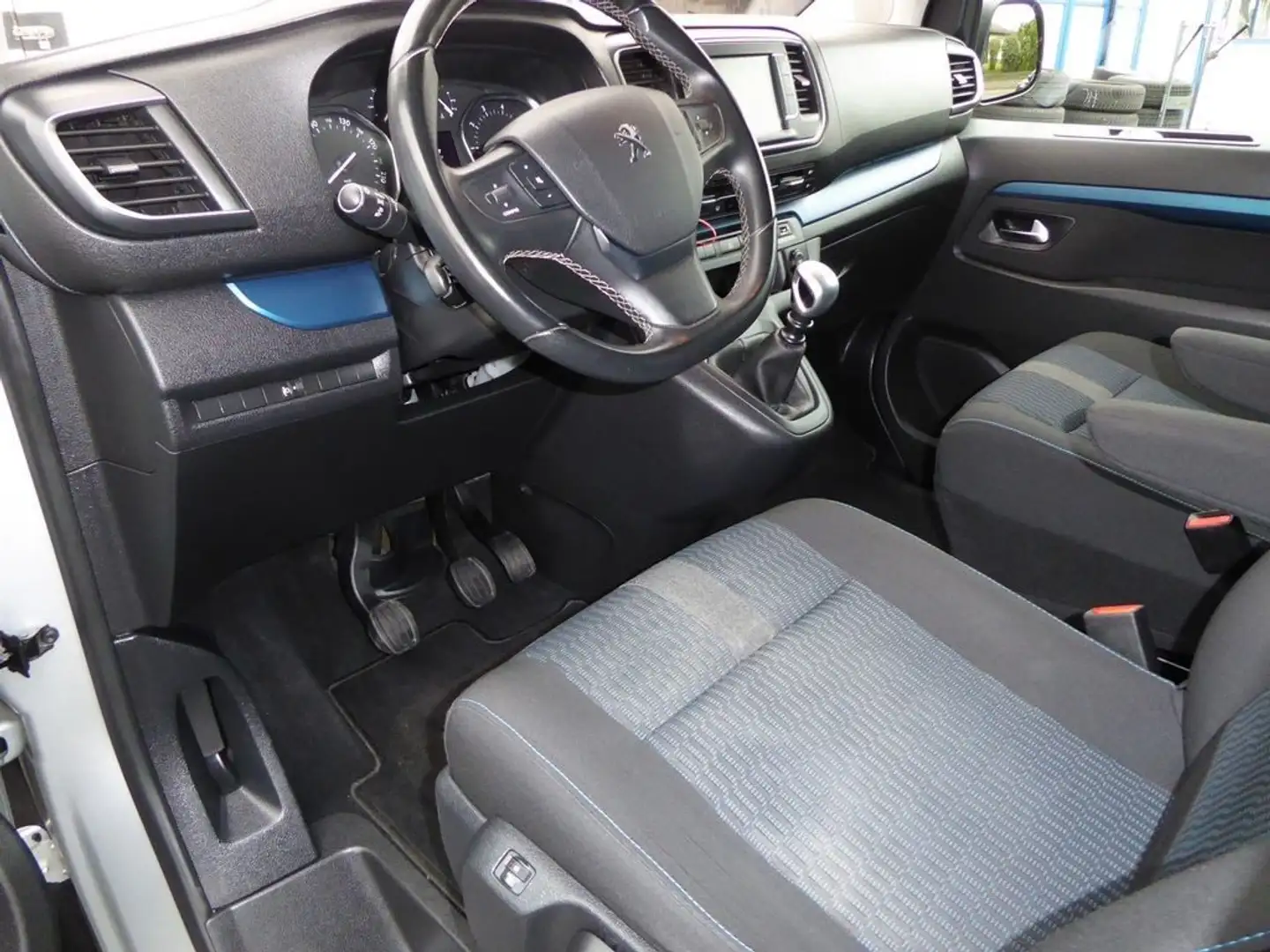 Peugeot Traveller BlueHDi 150 Active Argintiu - 1