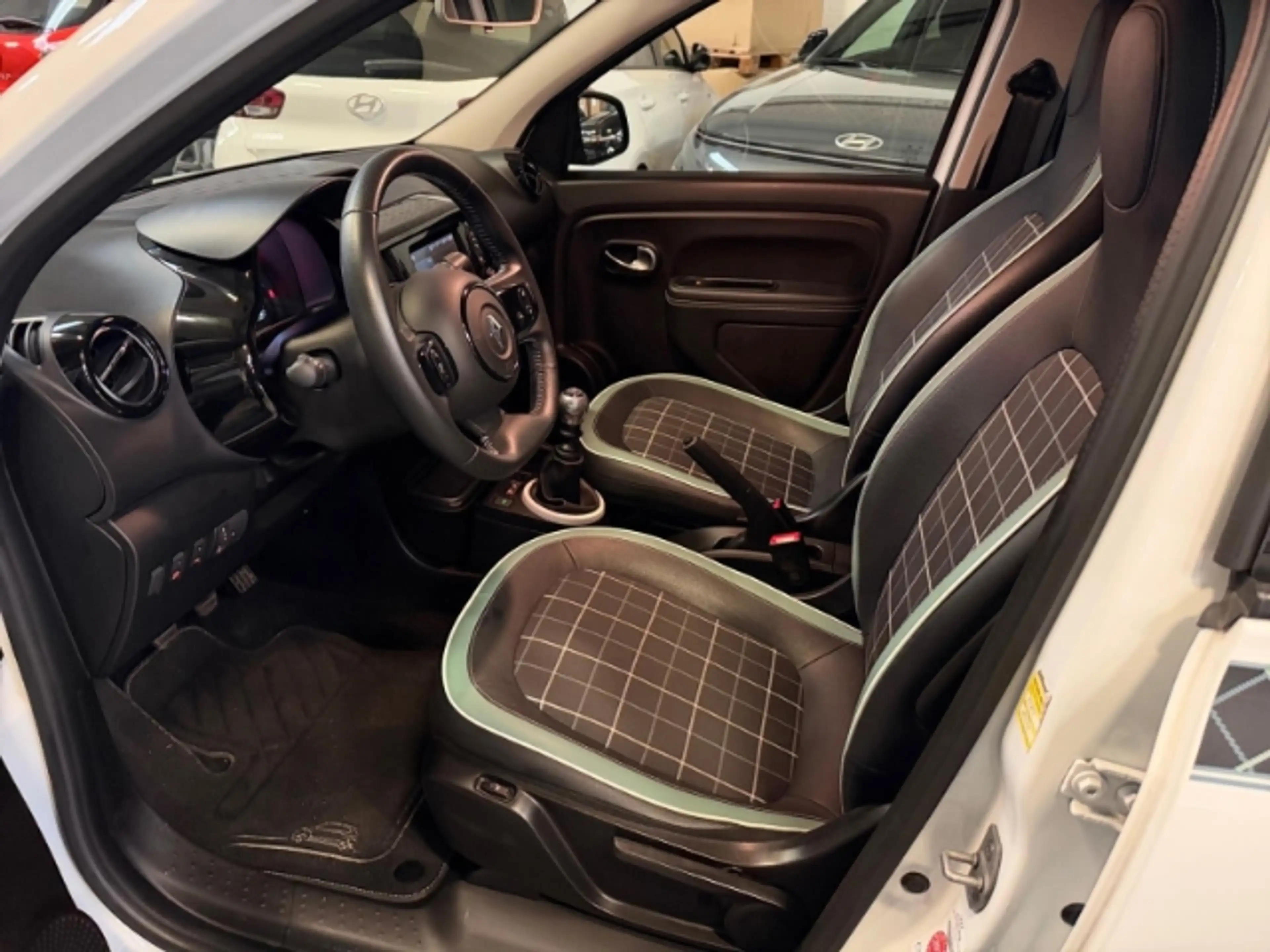 Renault Twingo La 0.9 TCe Le Parisienne Multifunktionslenkrad+Sit — photo 5