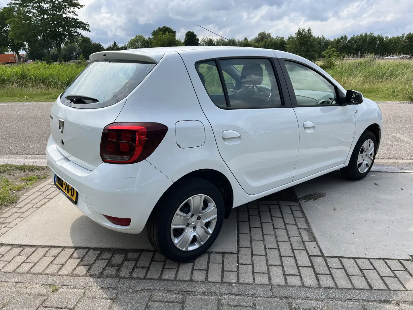 Dacia Sandero 1.0 SCe Laureate / Dealer onderhouden / Apple Carp Wit - 2