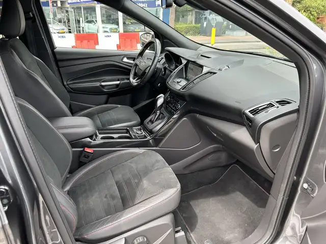 Ford Kuga view 3