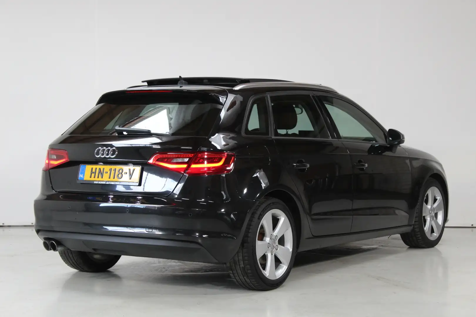 Audi A3 Sportback 1.4 TFSI Pro Line plus | Pano | Clima | Černá - 2
