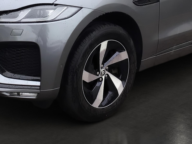 Jaguar F-Pace R-Dynamic HSE AWD Plug-In Hybrid — photo 6