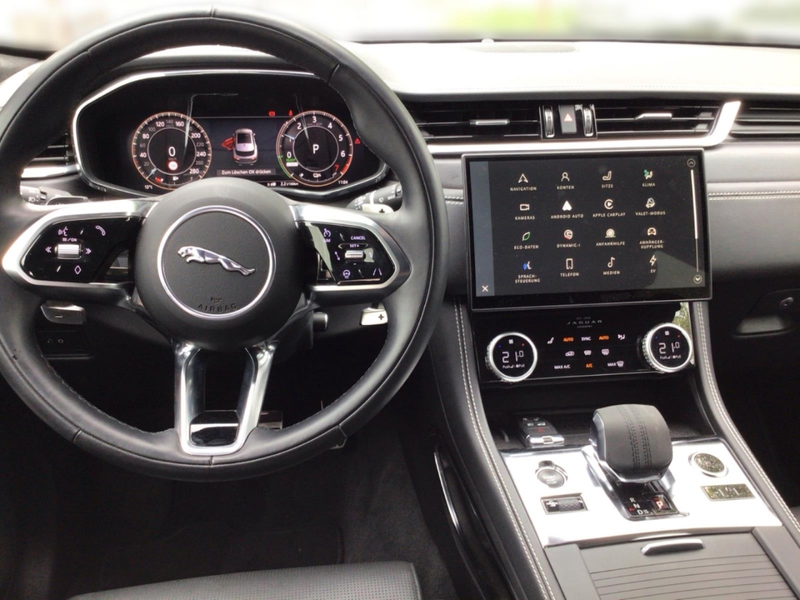 Jaguar F-Pace R-Dynamic HSE AWD Plug-In Hybrid — photo 10
