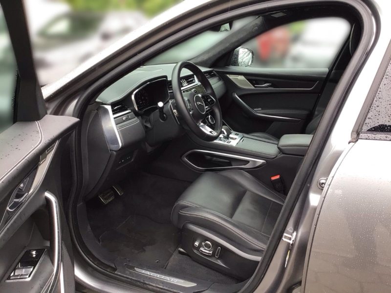 Jaguar F-Pace R-Dynamic HSE AWD Plug-In Hybrid — photo 7