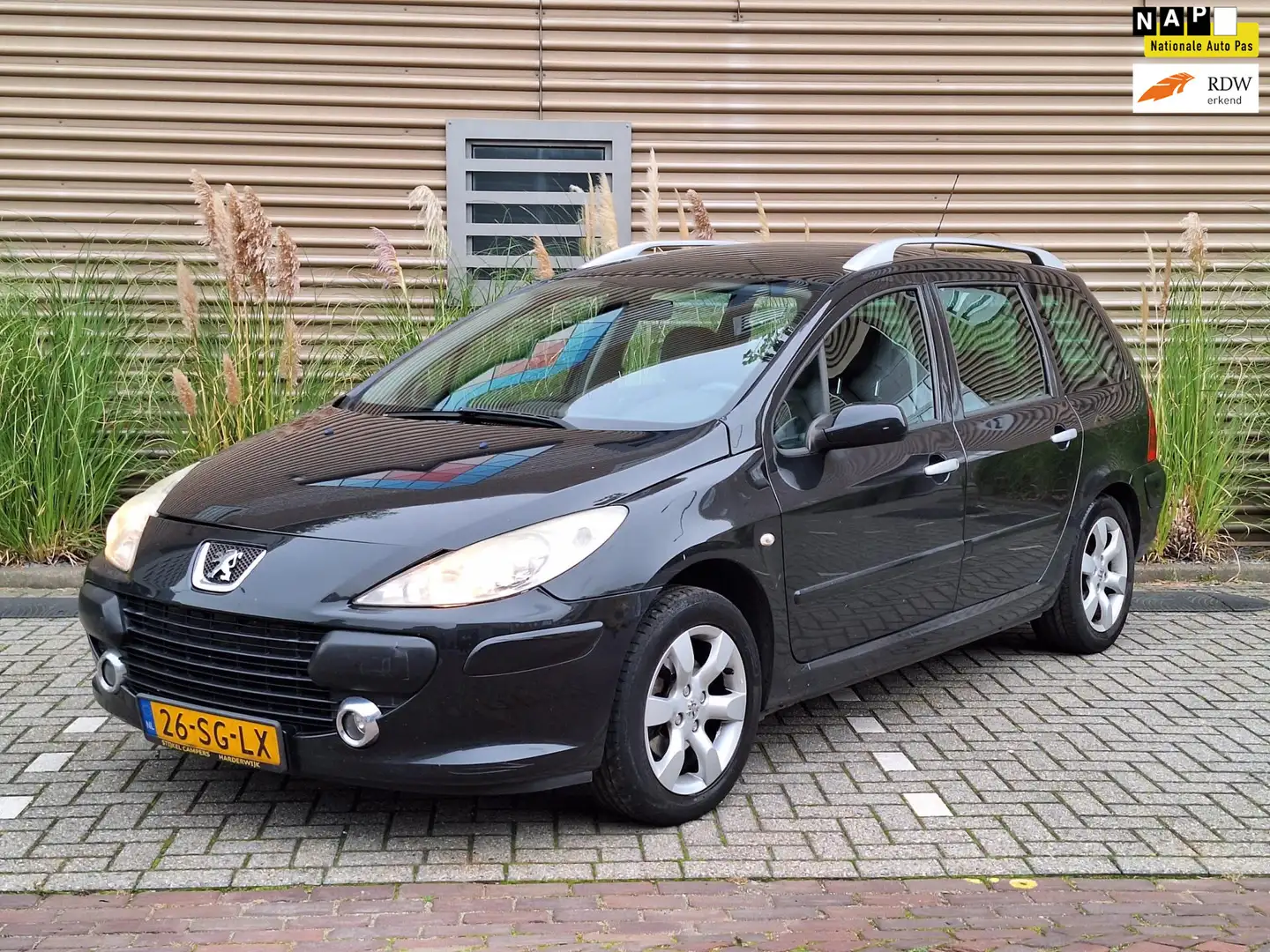 Peugeot 307 SW | 2.0-16V Pack | Airco | 7 zits | Parkeersensor Zwart - 1