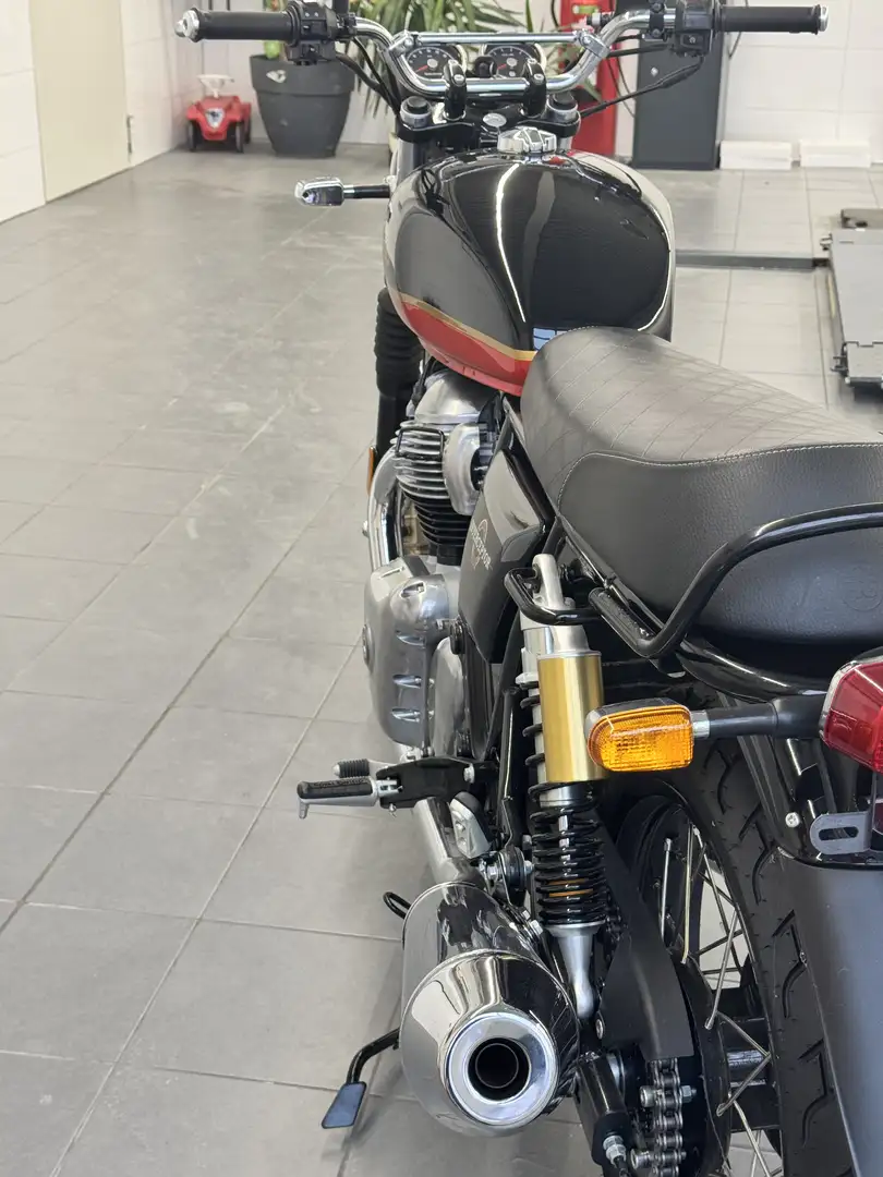 Royal Enfield Interceptor Rot - 1