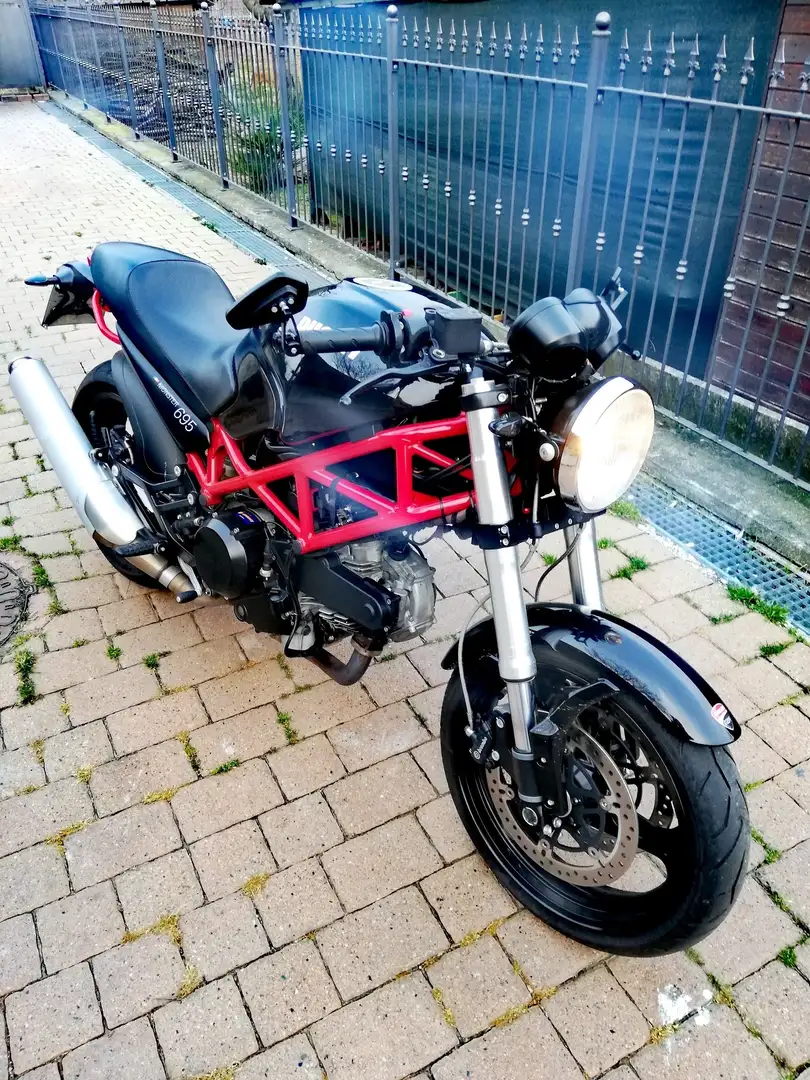 Ducati Monster 695 Nero - 1