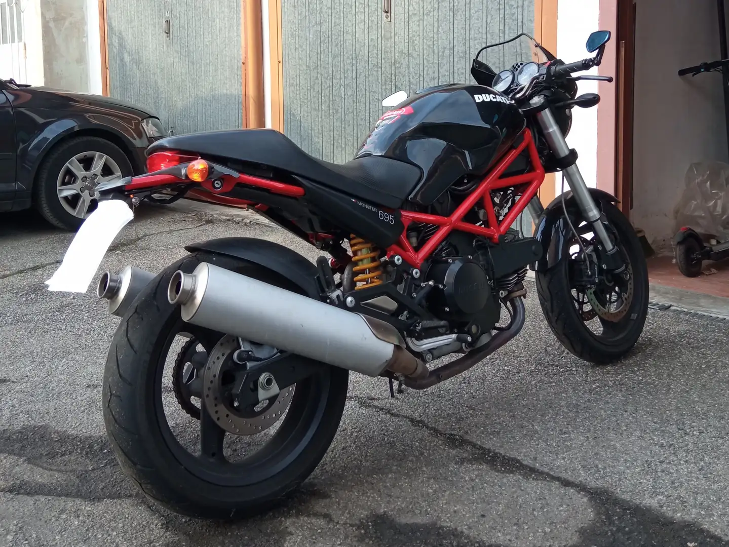 Ducati Monster 695 Schwarz - 2