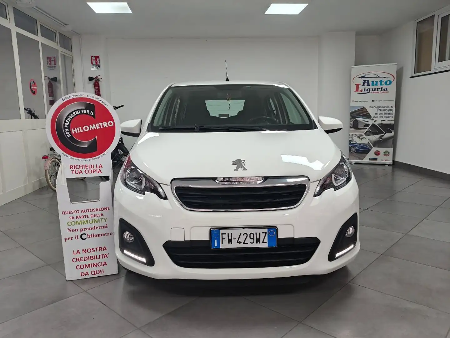 Peugeot 108 VTi 72 ETG 5 porte Allure AUTOMATICA Blanc - 2