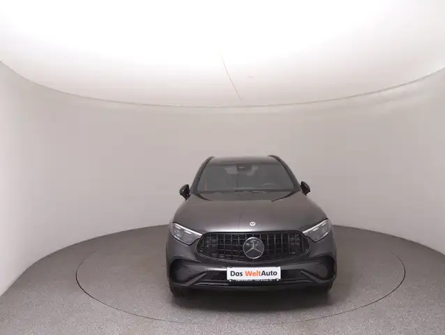 Mercedes-Benz GLC view 3