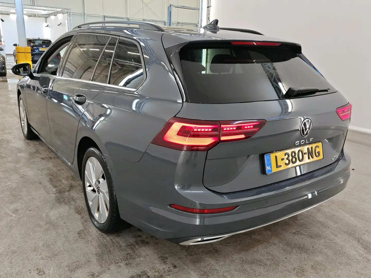 Volkswagen Golf Variant 1.5 eTSI 150pk Automaat Style | Winter- en Assiste Grijs - 2