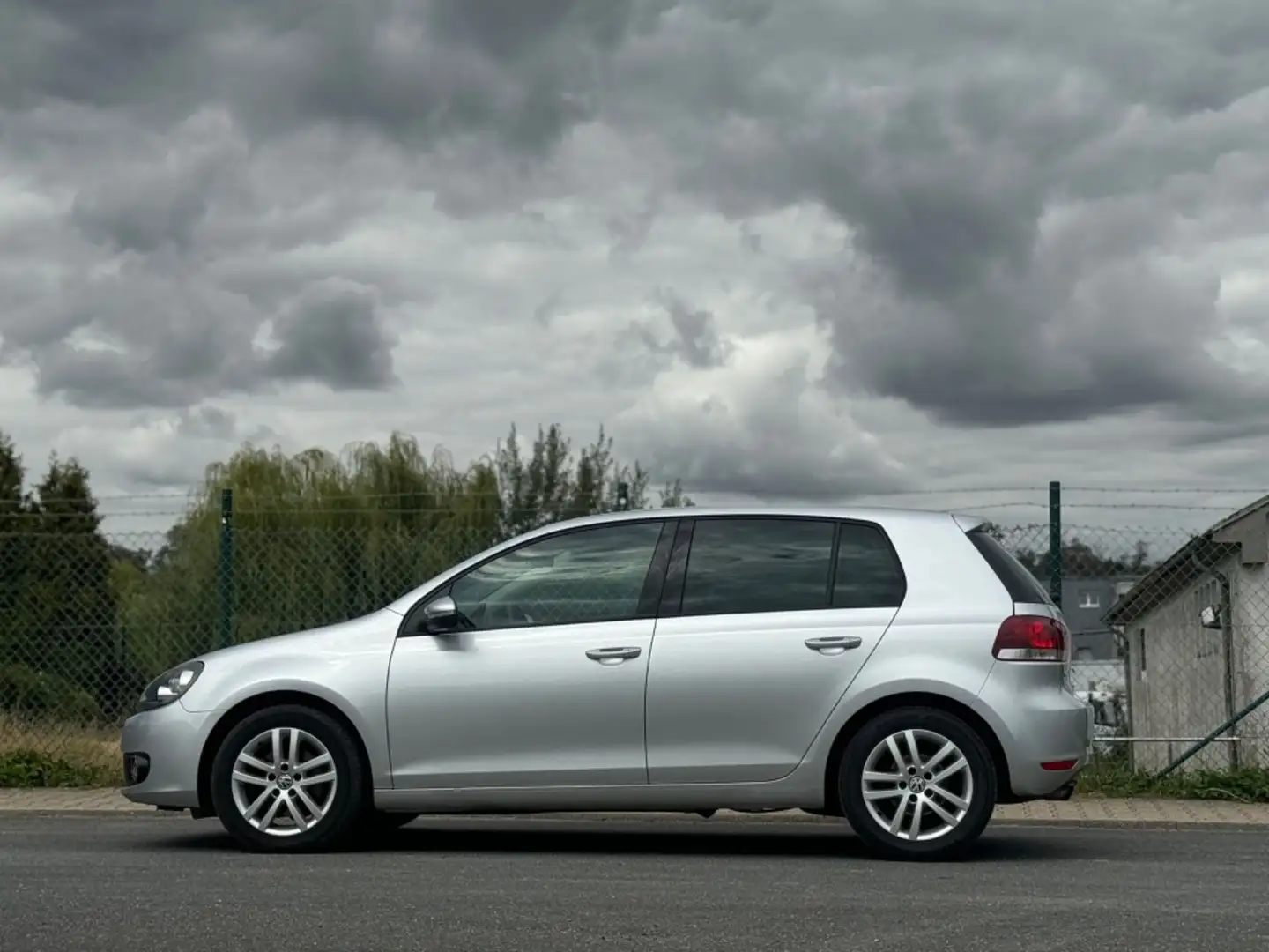 Volkswagen Golf VI Highline*AUTOMA*KLIMA*SHZ*PDC*BLUET*TÜV* Silber - 2