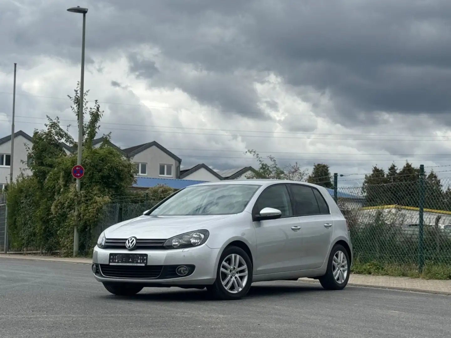 Volkswagen Golf VI Highline*AUTOMA*KLIMA*SHZ*PDC*BLUET*TÜV* Silber - 1