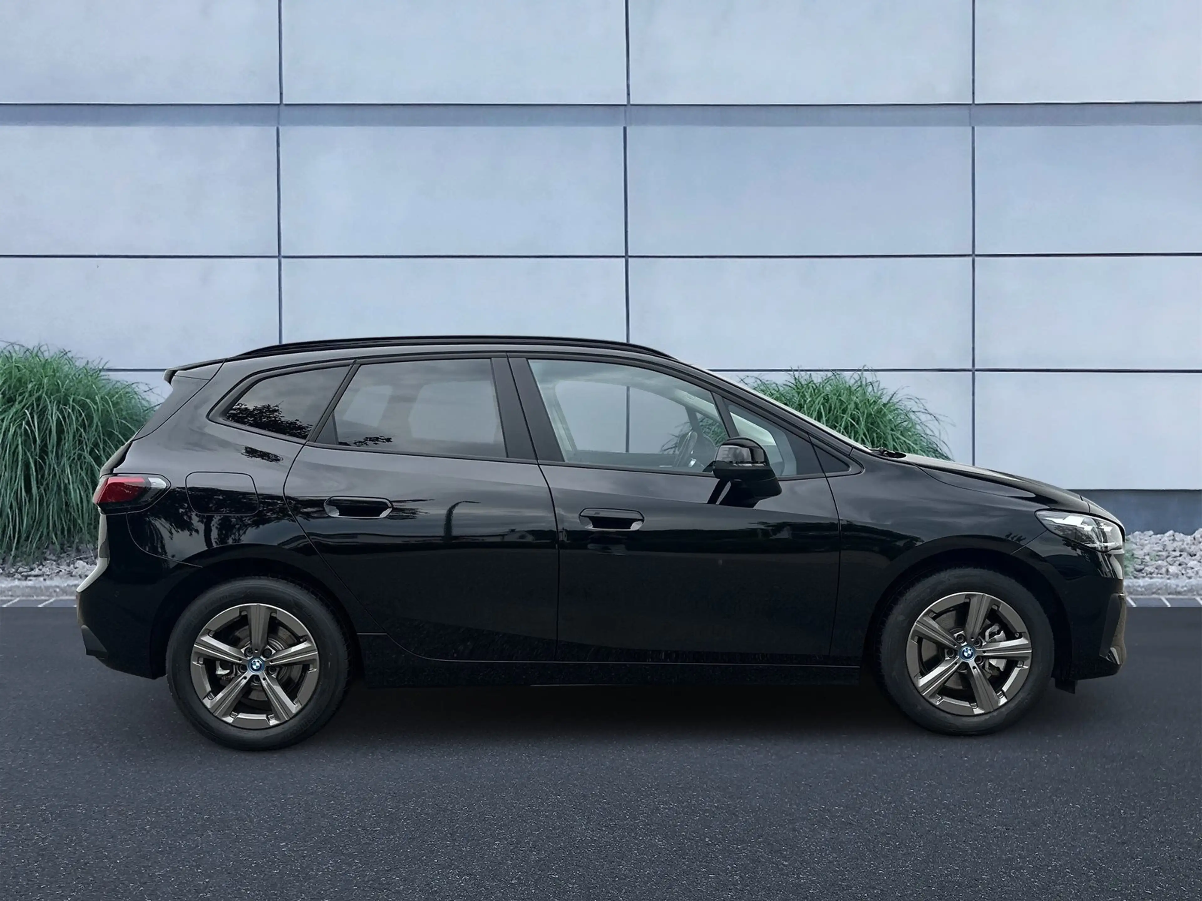 BMW 225 e xDrive Active Tourer — photo 2