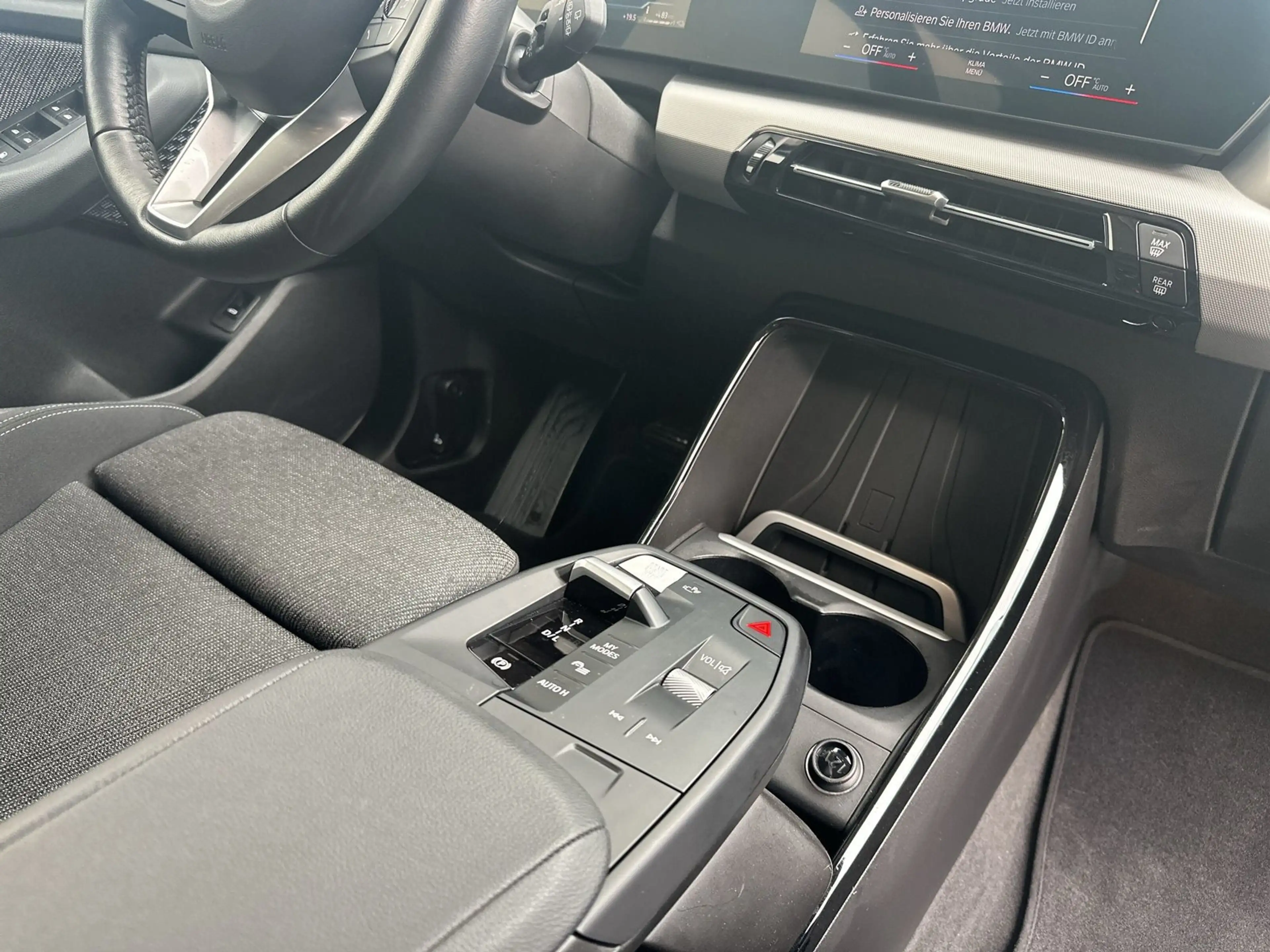 BMW 225 e xDrive Active Tourer — photo 7