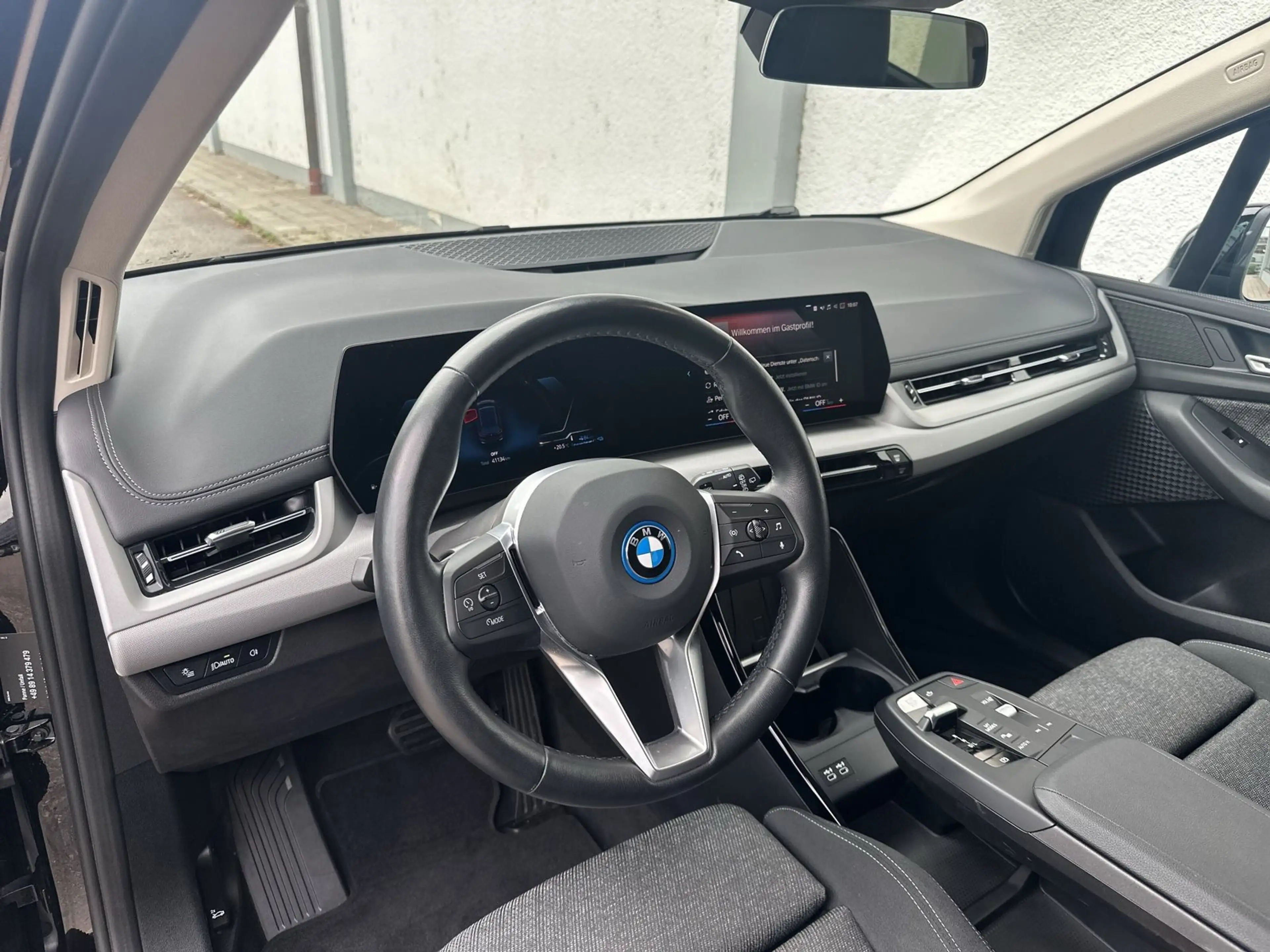 BMW 225 e xDrive Active Tourer — photo 8