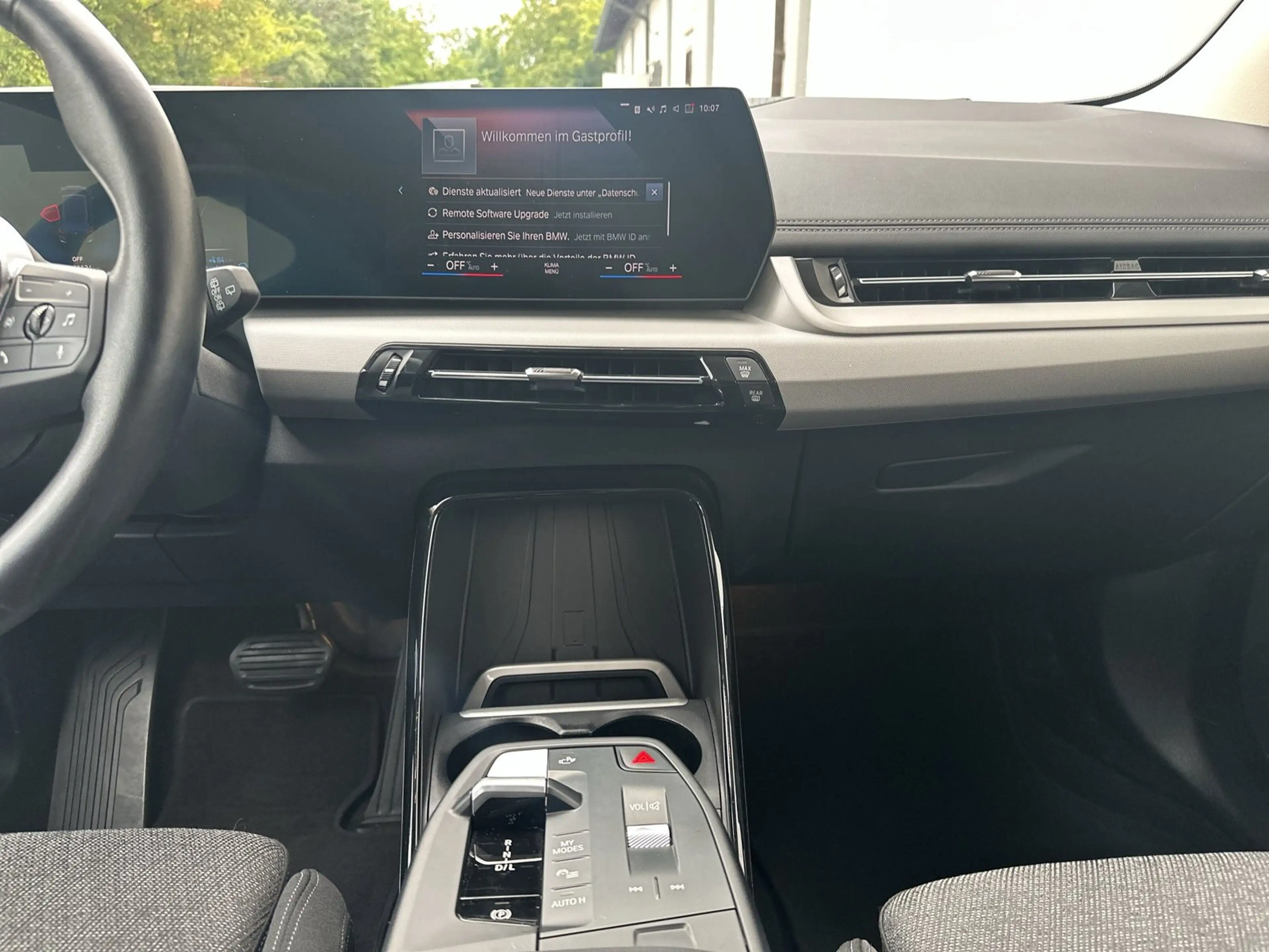 BMW 225 e xDrive Active Tourer — photo 6