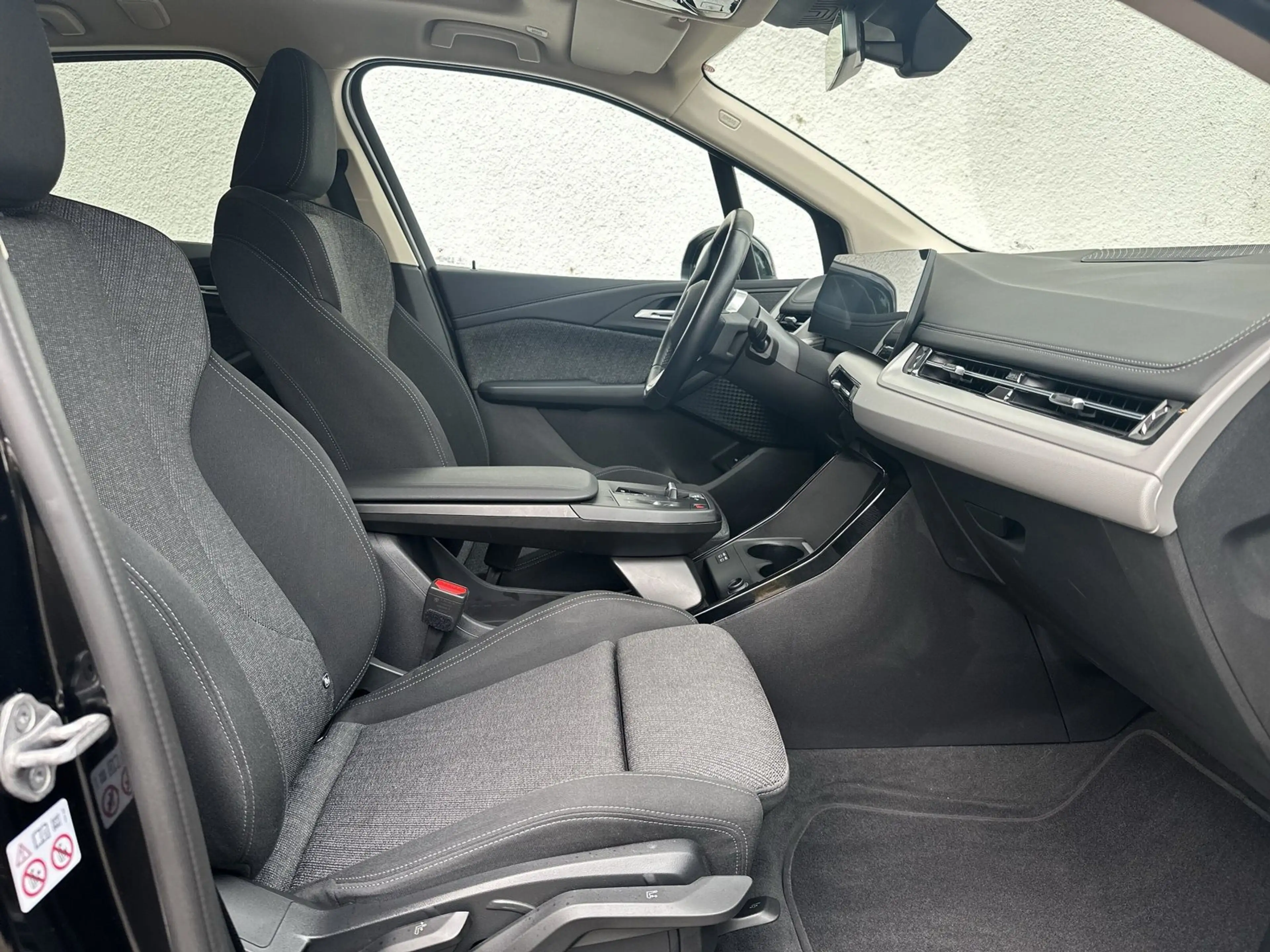 BMW 225 e xDrive Active Tourer — photo 4
