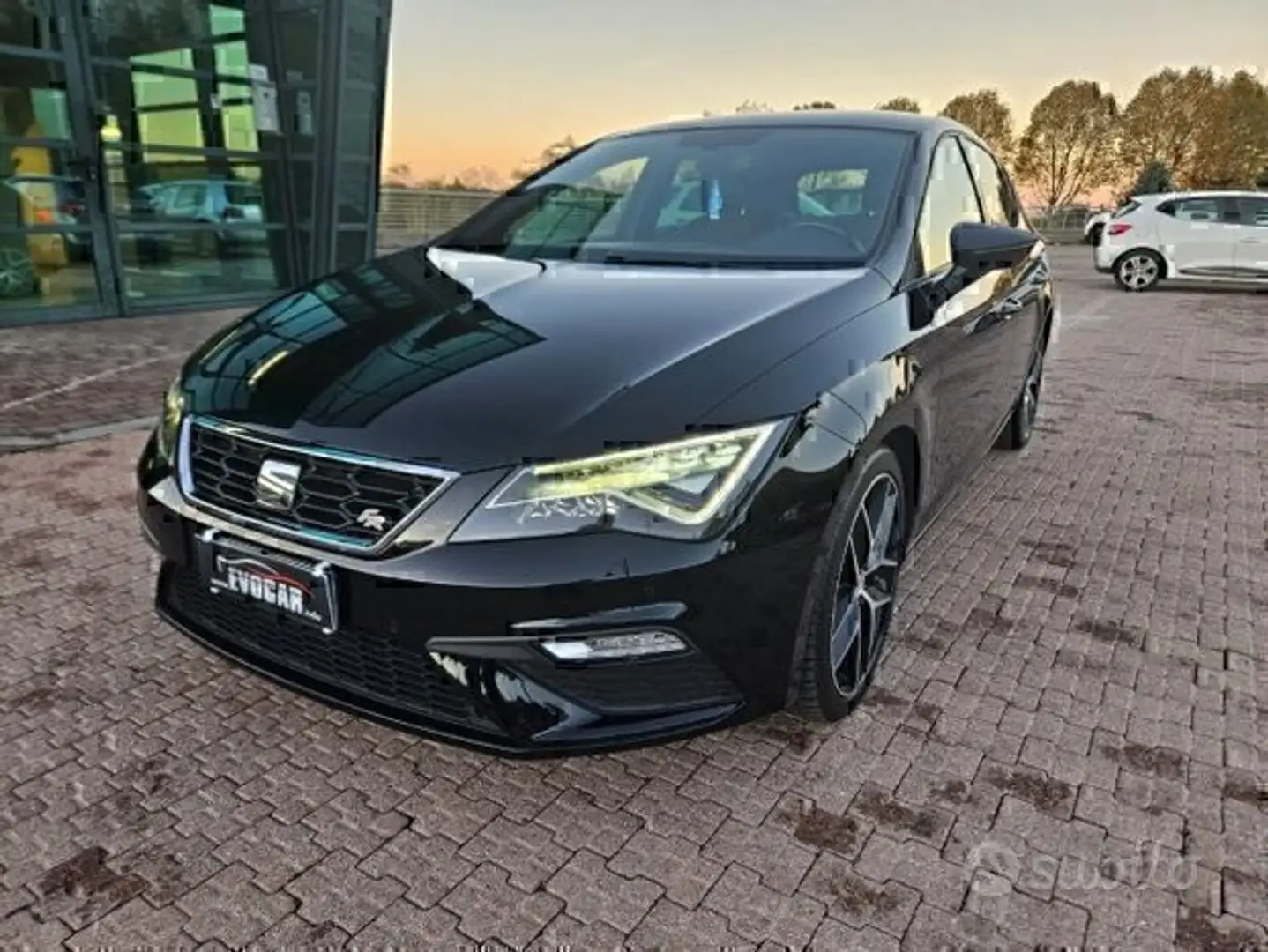 SEAT Leon SEAT LEON FR VALUTIAMO USATO/SCAMBIO Nero - 1