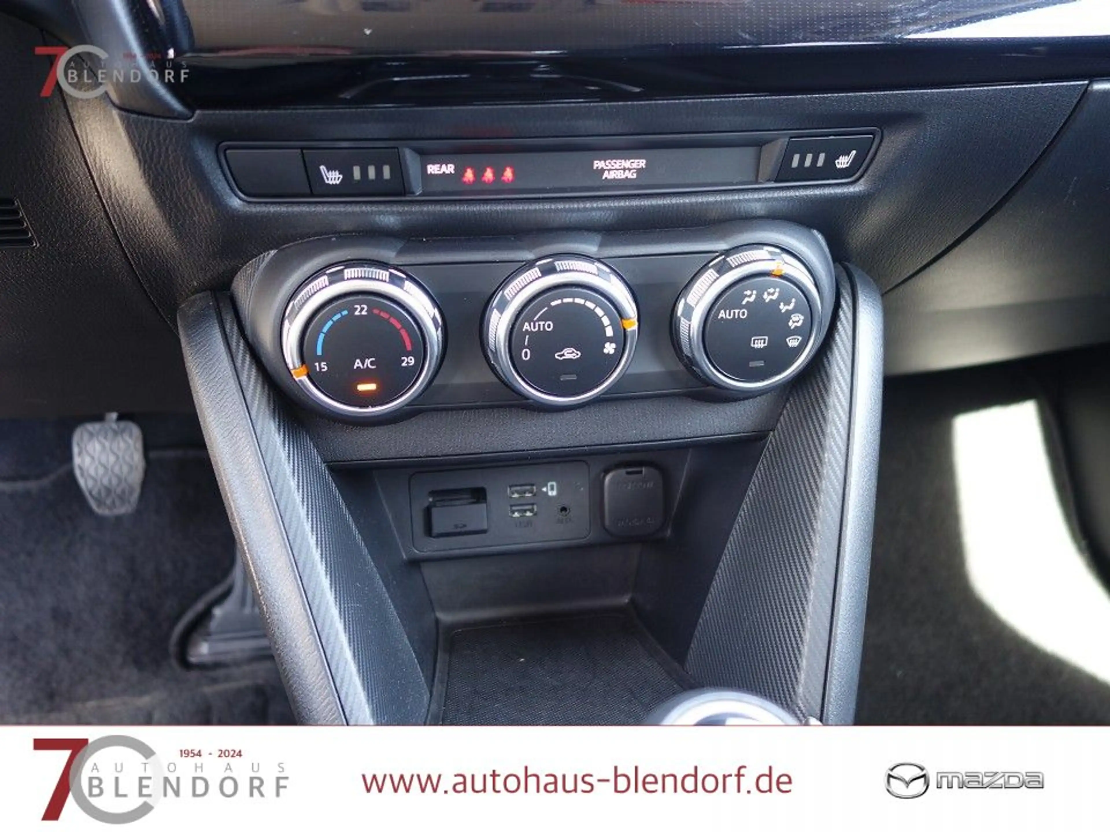 Mazda 2 Homura 90 LED|Bluetooth|Kamera — photo 14