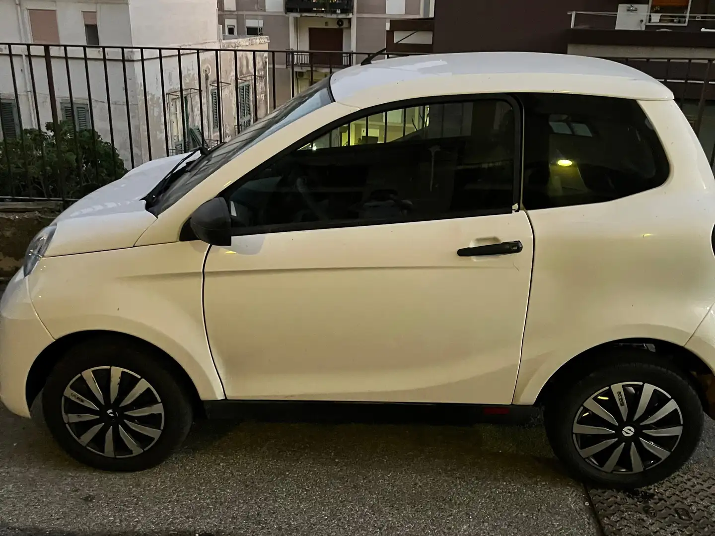 Aixam Mega Minauto Bílá - 2
