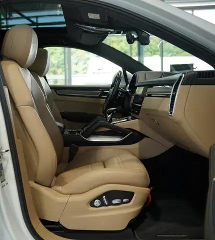 Porsche Cayenne view 13