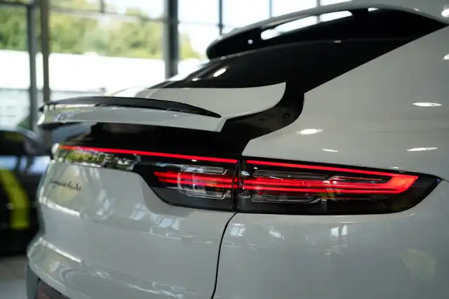 Porsche Cayenne view 11