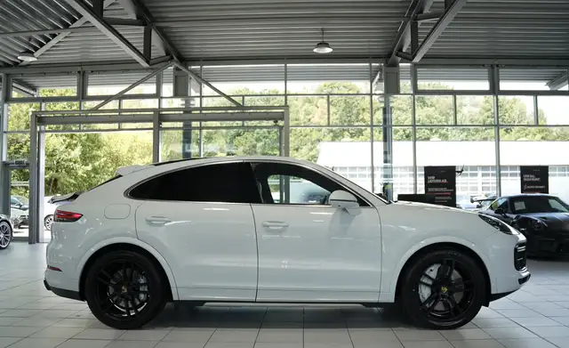 Porsche Cayenne view 4
