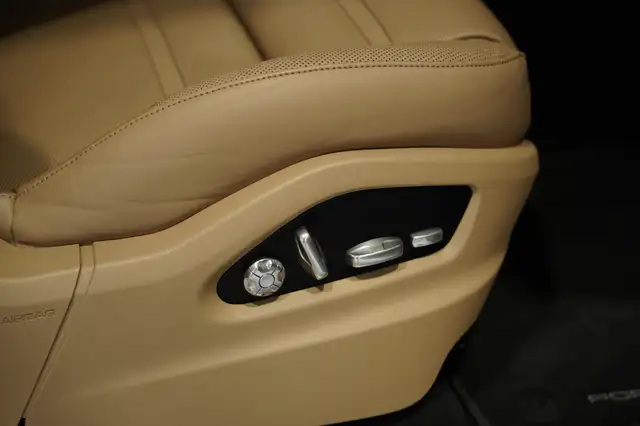 Porsche Cayenne view 14