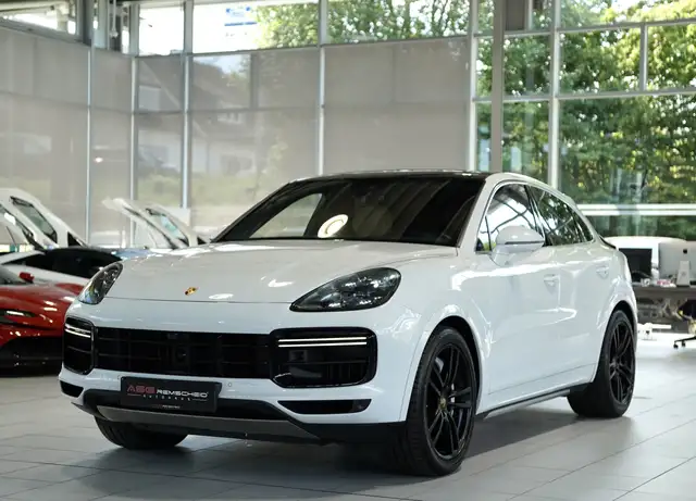 Porsche Cayenne view 3